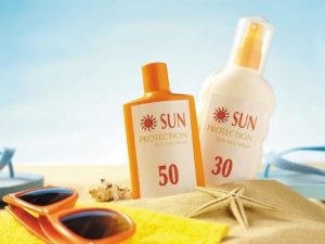 SPF در کرم‌های ضد آفتاب چیست؟ تفاوت اس پی اف 30 با 50